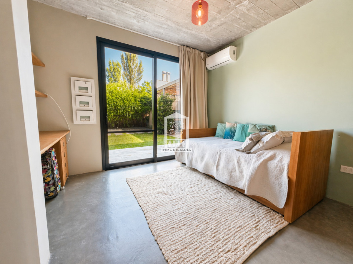 Casa ID.34860 - Barrio Privado, 3 dorm y servicio. Piscina. DVH