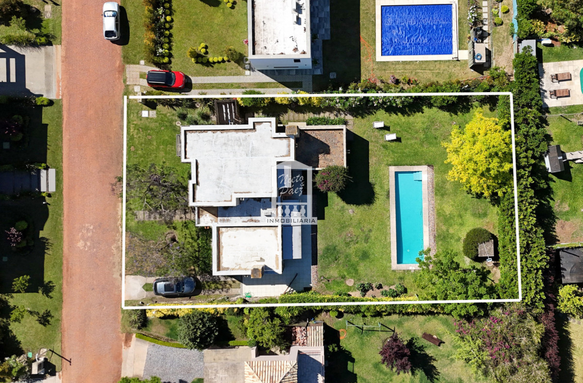 Casa ID.40198 - Exclusivo barrio privado, 3 suites + servicio completo, pileta. Losa radiante