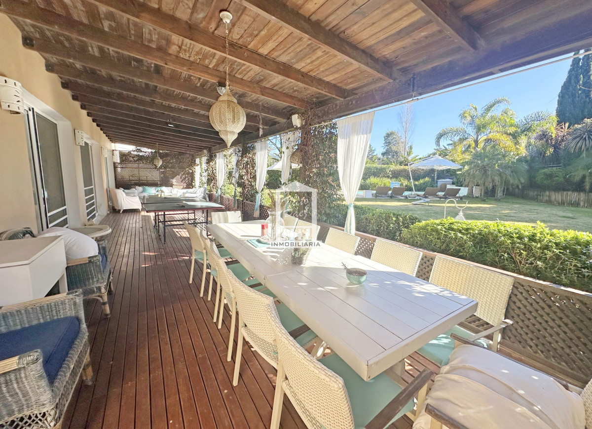 Casa ID.33898 - Barrio Privado. 500 m2 construidos, 1.491 m2 de terreno. Piscina climatizada. Pronta para entrar.