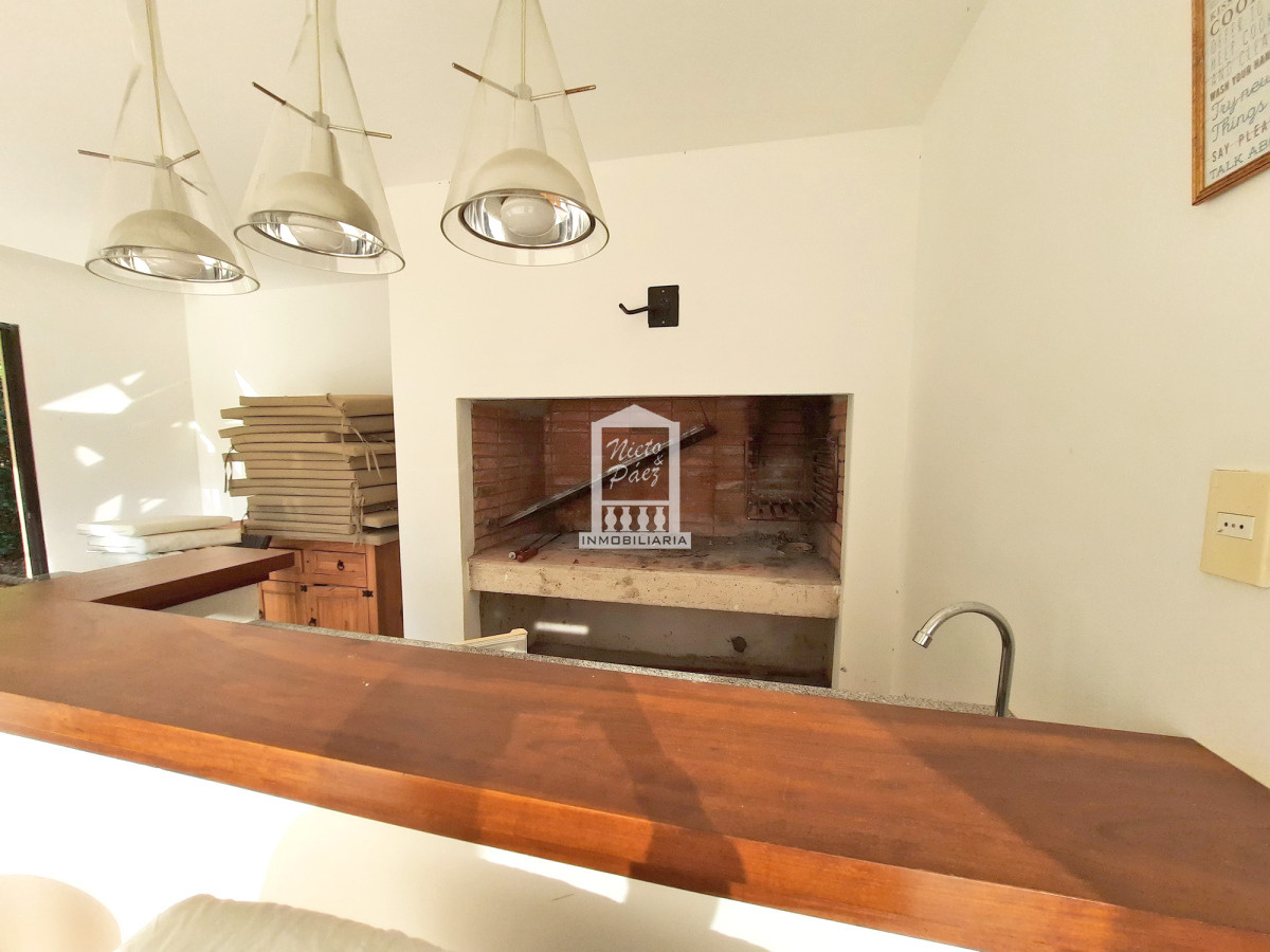 Casa ID.38066 - Barrio privado, 565 m2 construidos, 6 dorm