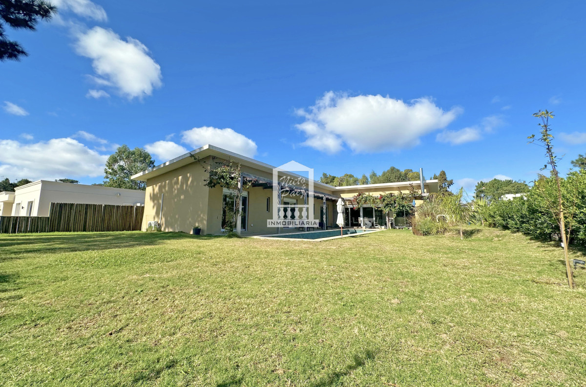 Casa ID.39809 - Barrio privado. 3 suites, piscina climatizada. DVH, calefacción central