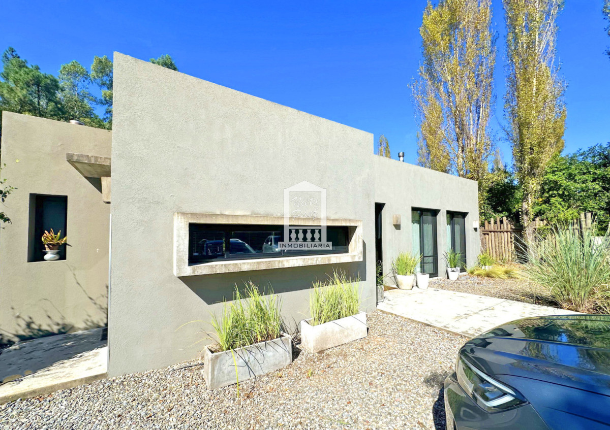 Casa ID.34860 - Barrio Privado, 3 dorm y servicio. Piscina. DVH
