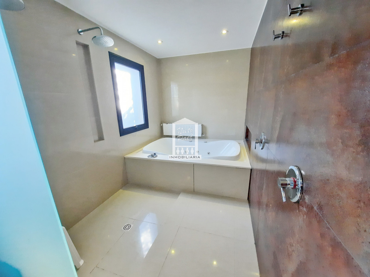 Casa ID.38066 - Barrio privado, 565 m2 construidos, 6 dorm