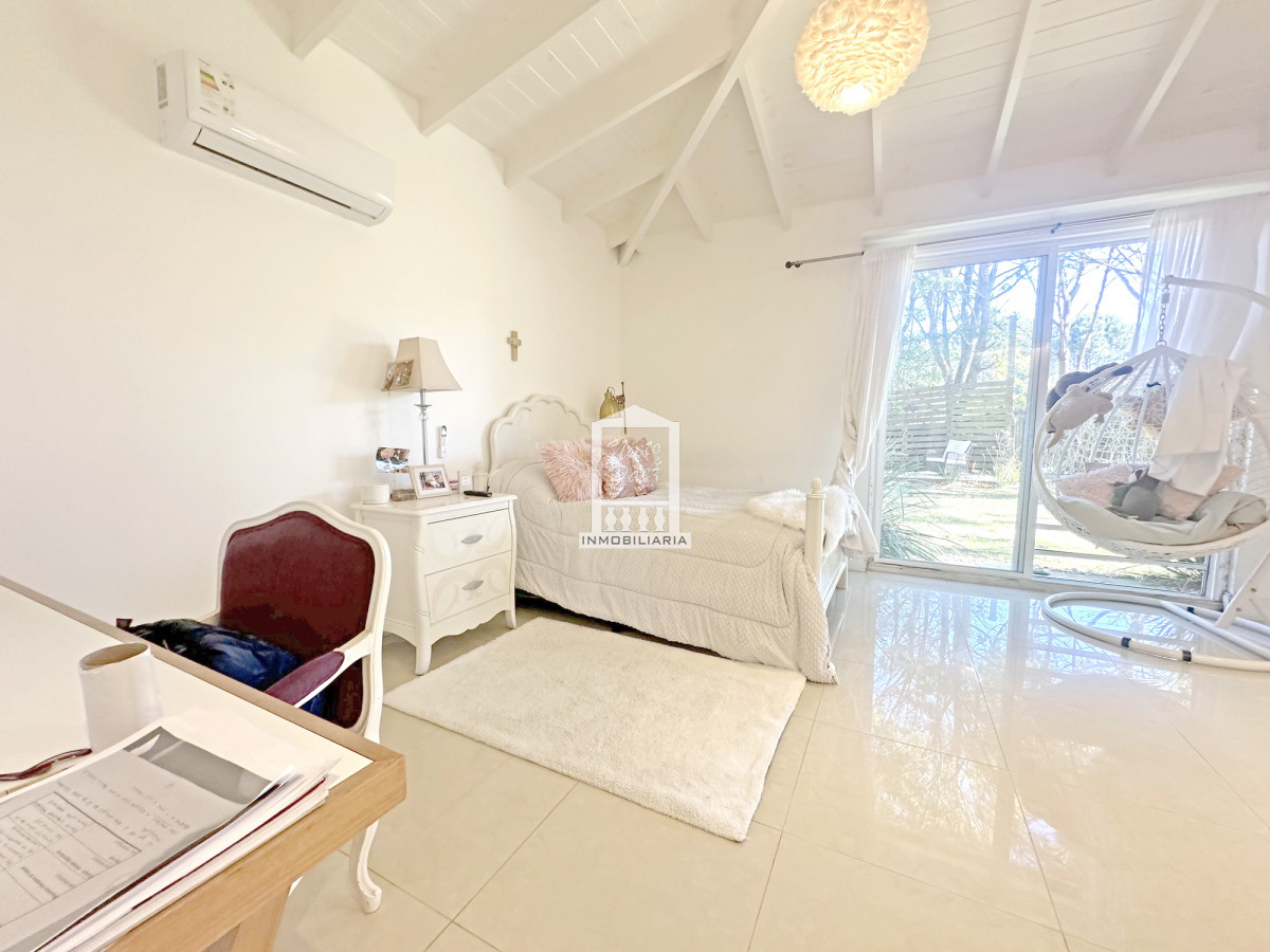 Casa ID.33898 - Barrio Privado. 500 m2 construidos, 1.491 m2 de terreno. Piscina climatizada. Pronta para entrar.