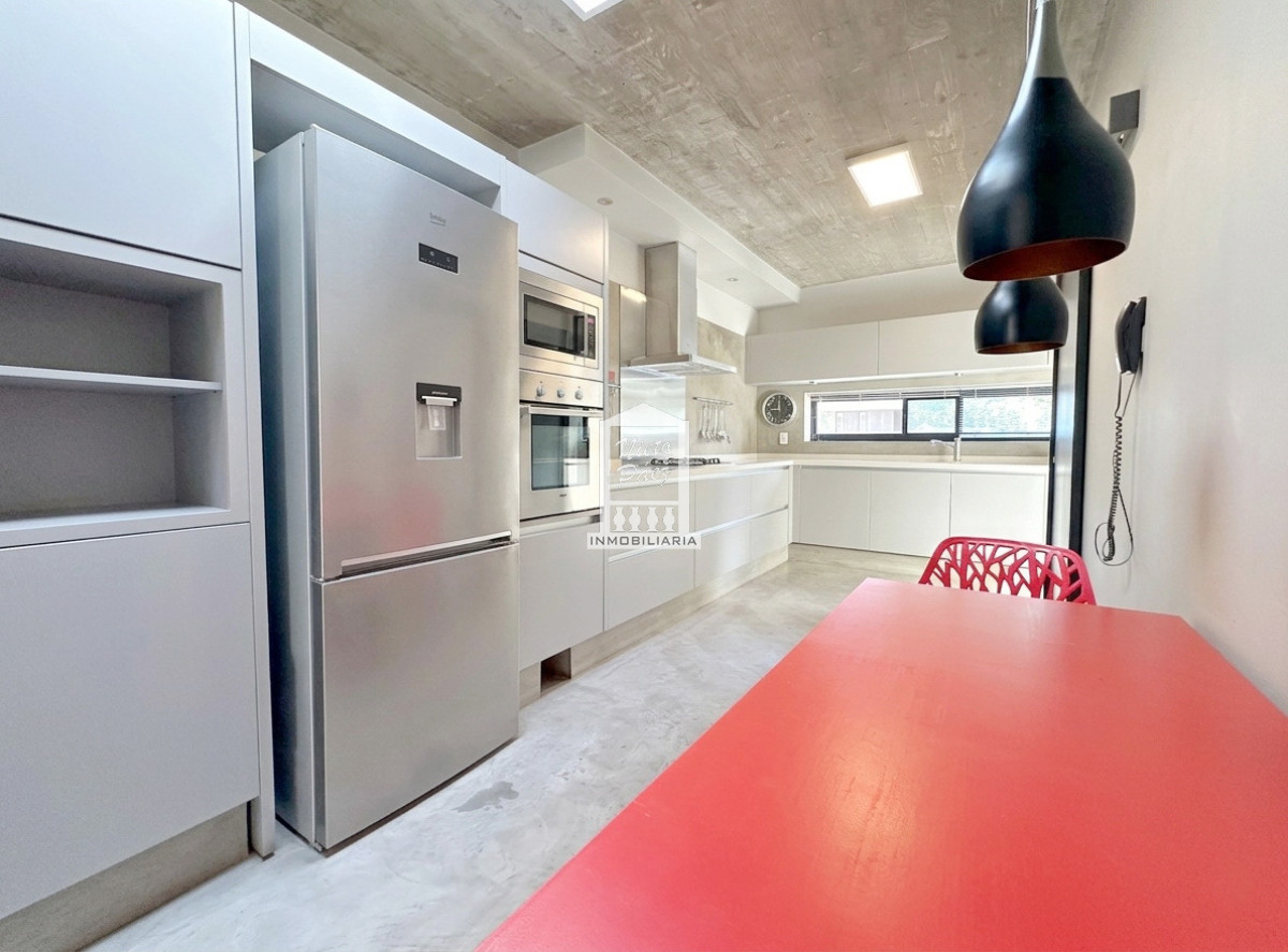 Casa ID.34860 - Barrio Privado, 3 dorm y servicio. Piscina. DVH