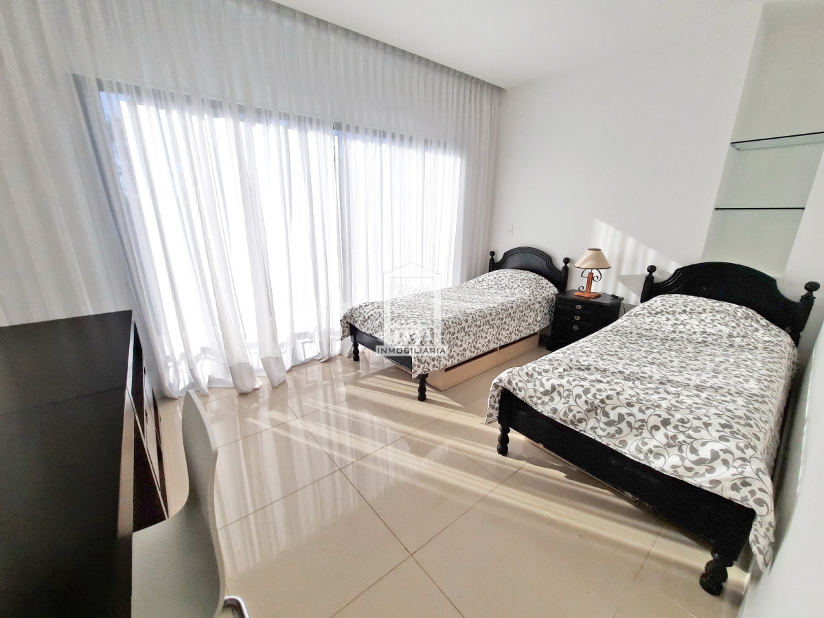 Casa ID.38066 - Barrio privado, 565 m2 construidos, 6 dorm