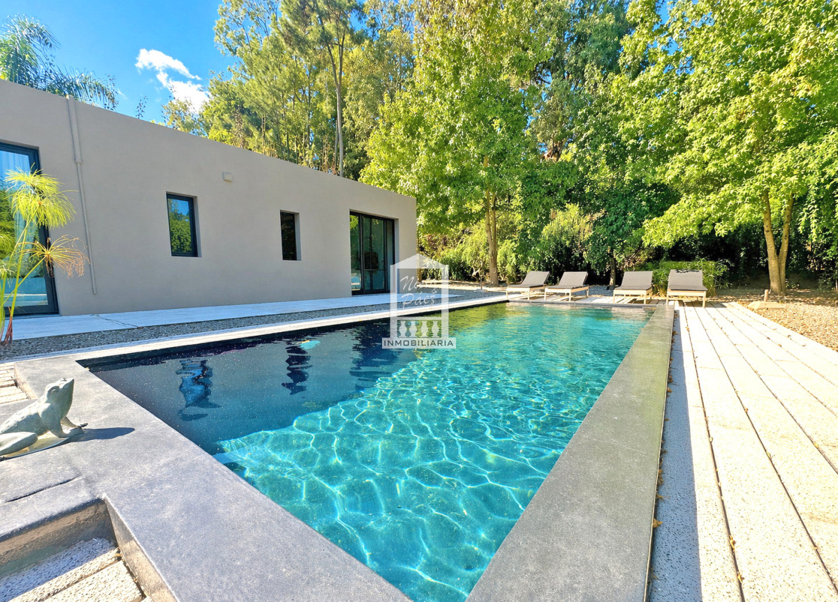 Casa ID.34860 - Barrio Privado, 3 dorm y servicio. Piscina. DVH