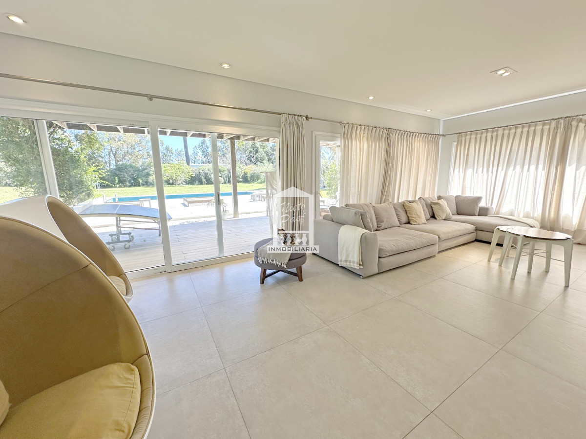 Casa ID.37864 - Mega casa en barrio privado, 662 m2 construidos en 4 lotes.