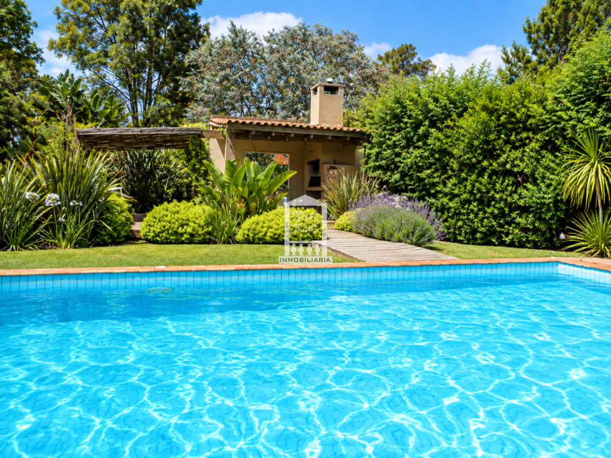Casa ID.29828 - Espectacular casa, con piscina y gran jardín a 200 metros de playa brava