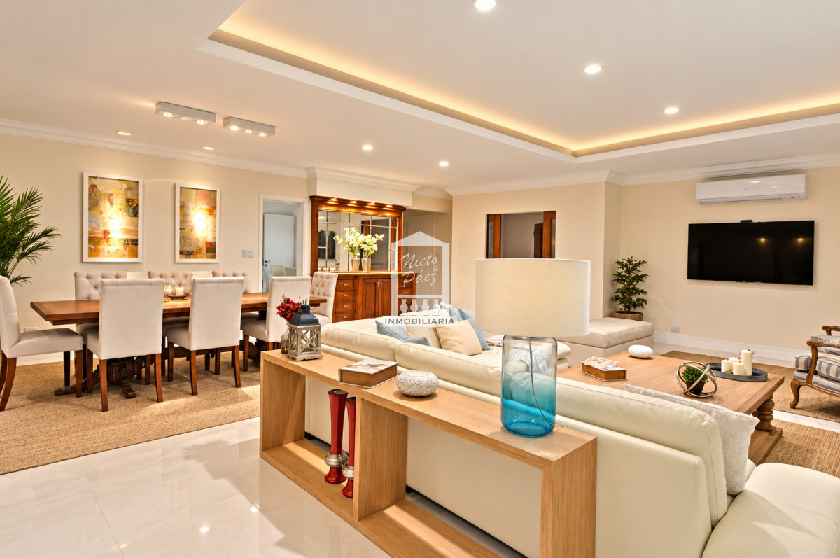 Casa ID.32879 - Playa Mansa, RECICLADA, 485 m2 construidos, 4 dormitorios, piscina climatizada. 2 garajes