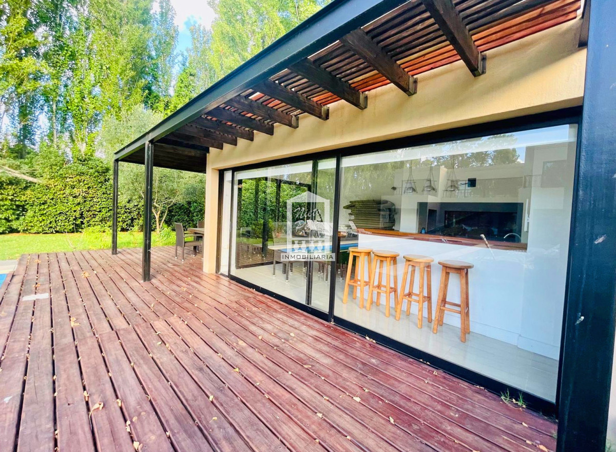 Casa ID.38066 - Barrio privado, 565 m2 construidos, 6 dorm