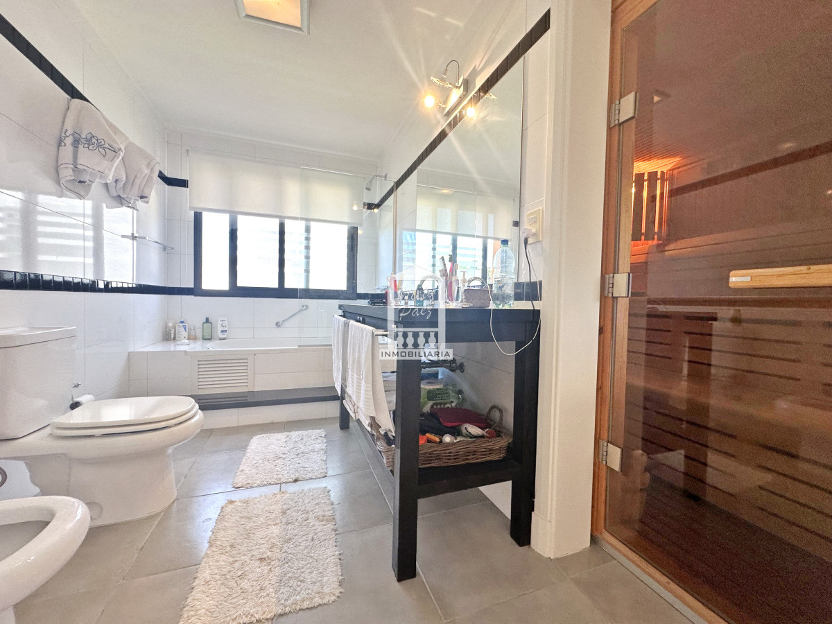 Casa ID.40198 - Exclusivo barrio privado, 3 suites + servicio completo, pileta. Losa radiante