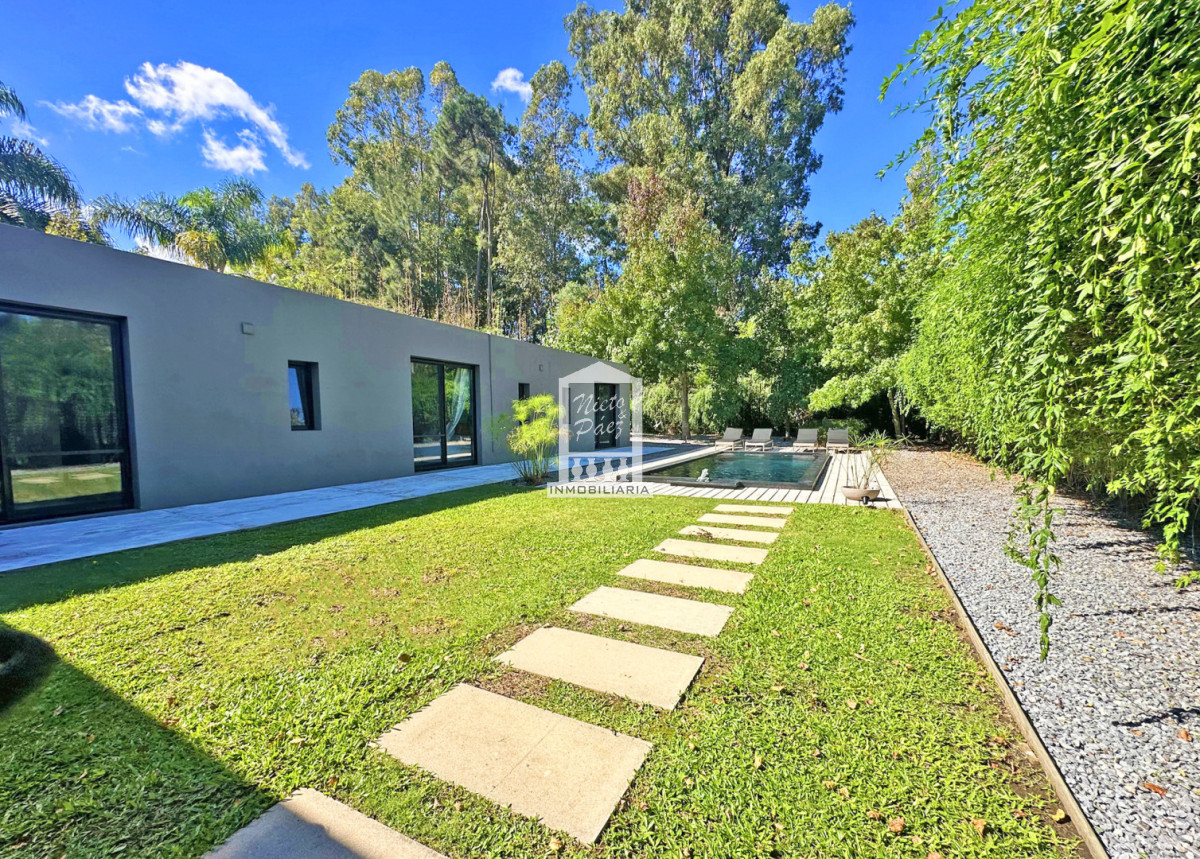 Casa ID.34860 - Barrio Privado, 3 dorm y servicio. Piscina. DVH
