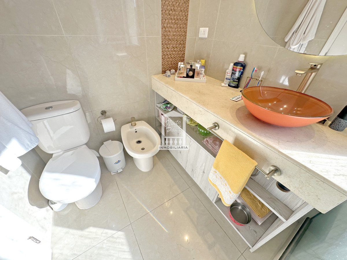 Casa ID.33898 - Barrio Privado. 500 m2 construidos, 1.491 m2 de terreno. Piscina climatizada. Pronta para entrar.