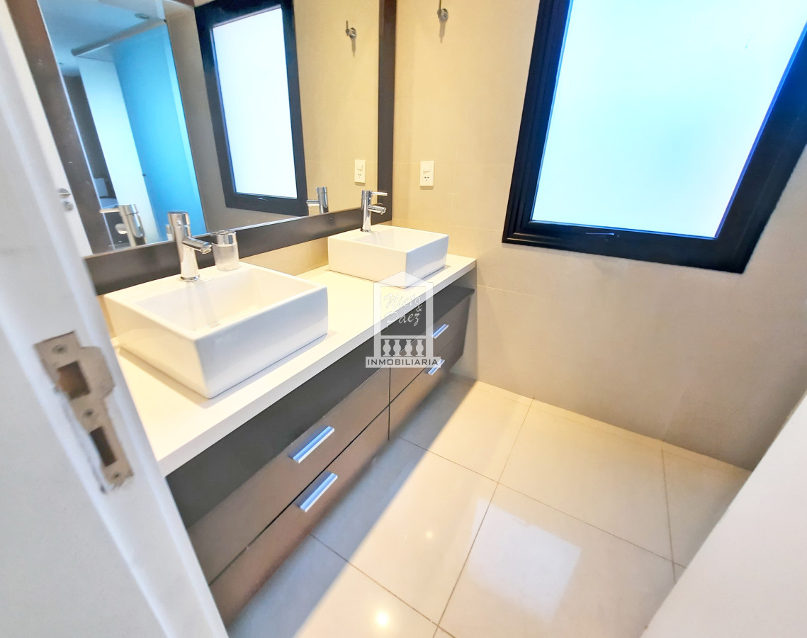 Casa ID.38066 - Barrio privado, 565 m2 construidos, 6 dorm