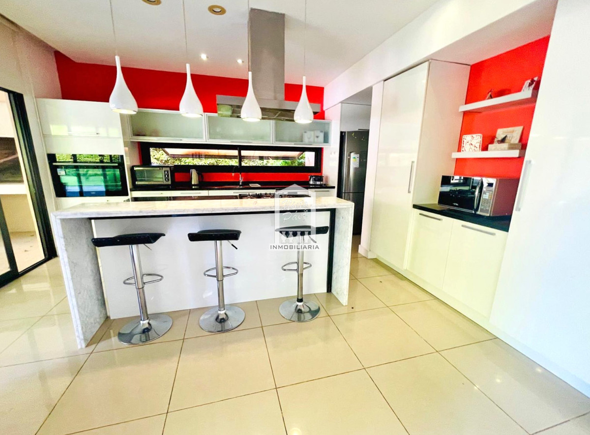 Casa ID.38066 - Barrio privado, 565 m2 construidos, 6 dorm