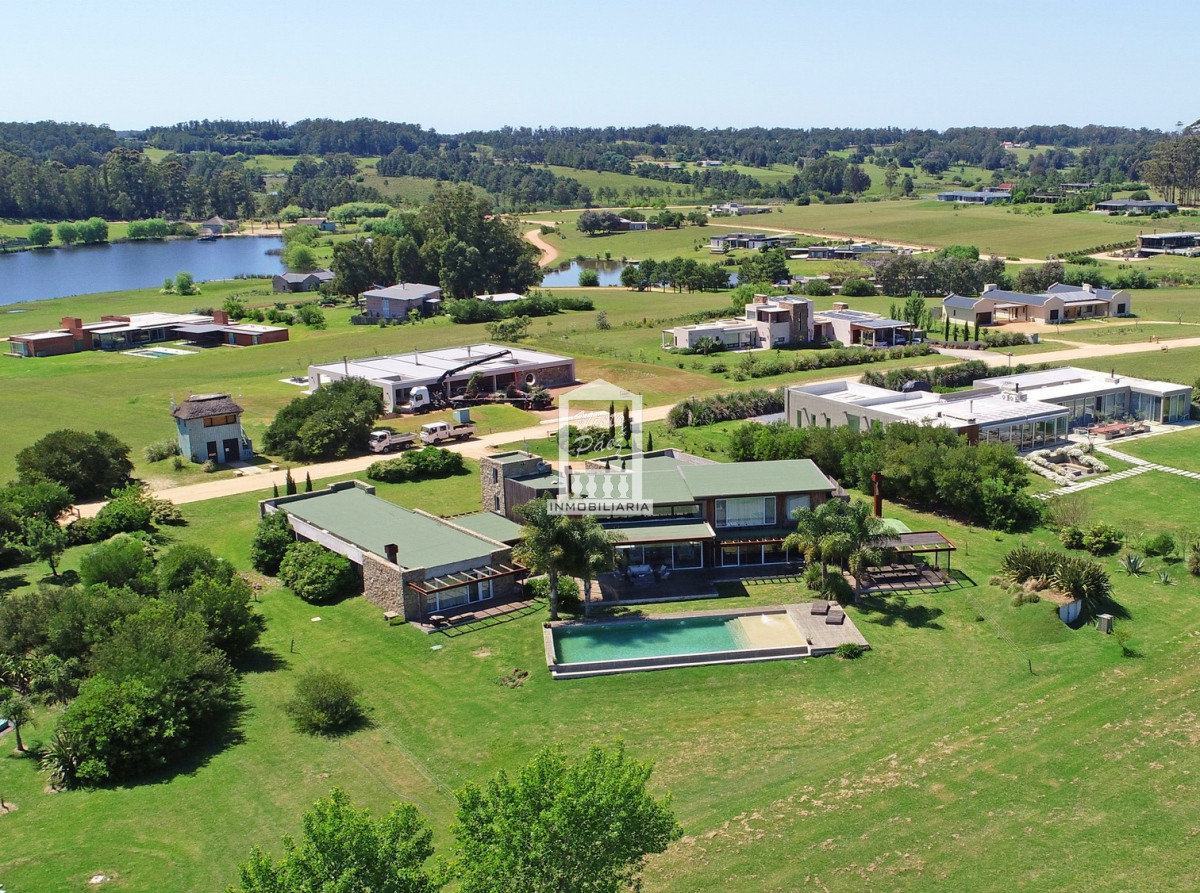 Casa ID.37826 - Exclusiva casa de diseño 750 m2 en Pueblo Mío.
