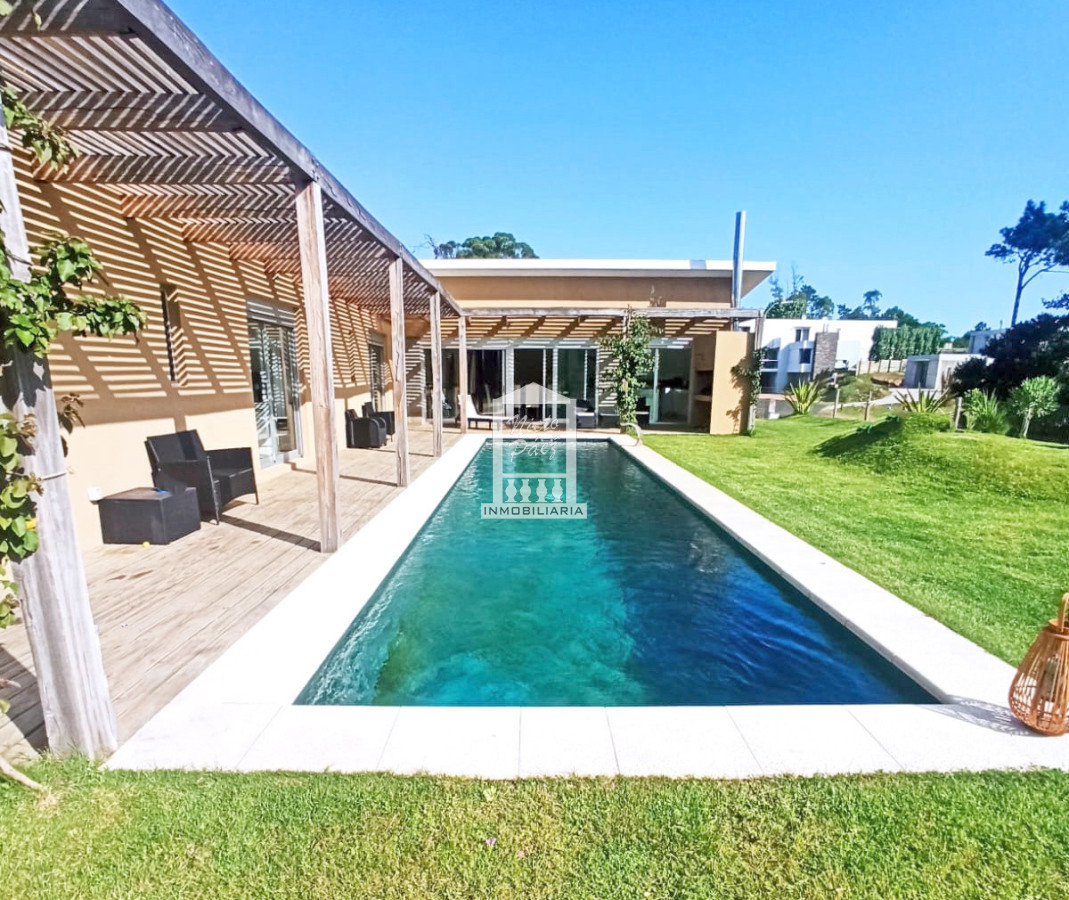 Casa ID.39809 - Barrio privado. 3 suites, piscina climatizada. DVH, calefacción central