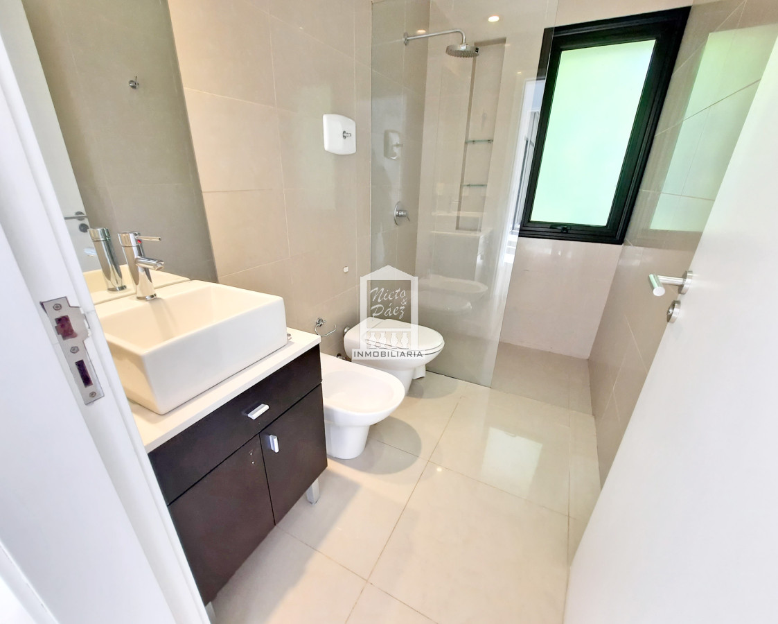 Casa ID.38066 - Barrio privado, 565 m2 construidos, 6 dorm