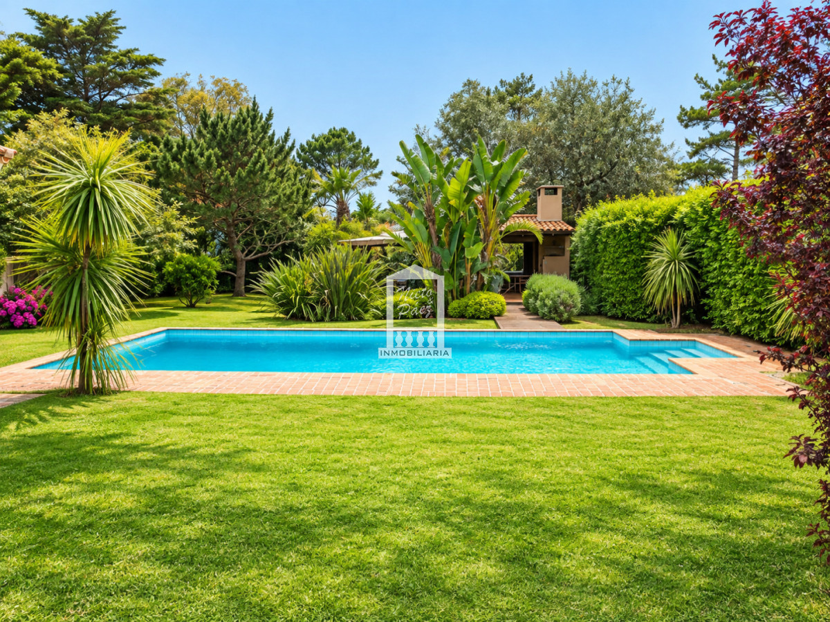 Casa ID.29828 - Espectacular casa, con piscina y gran jardín a 200 metros de playa brava