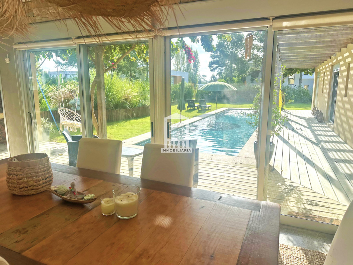 Casa ID.39809 - Barrio privado. 3 suites, piscina climatizada. DVH, calefacción central