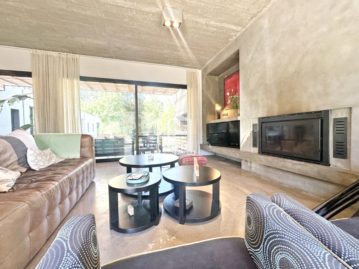 Casa ID.34860 - Barrio Privado, 3 dorm y servicio. Piscina. DVH