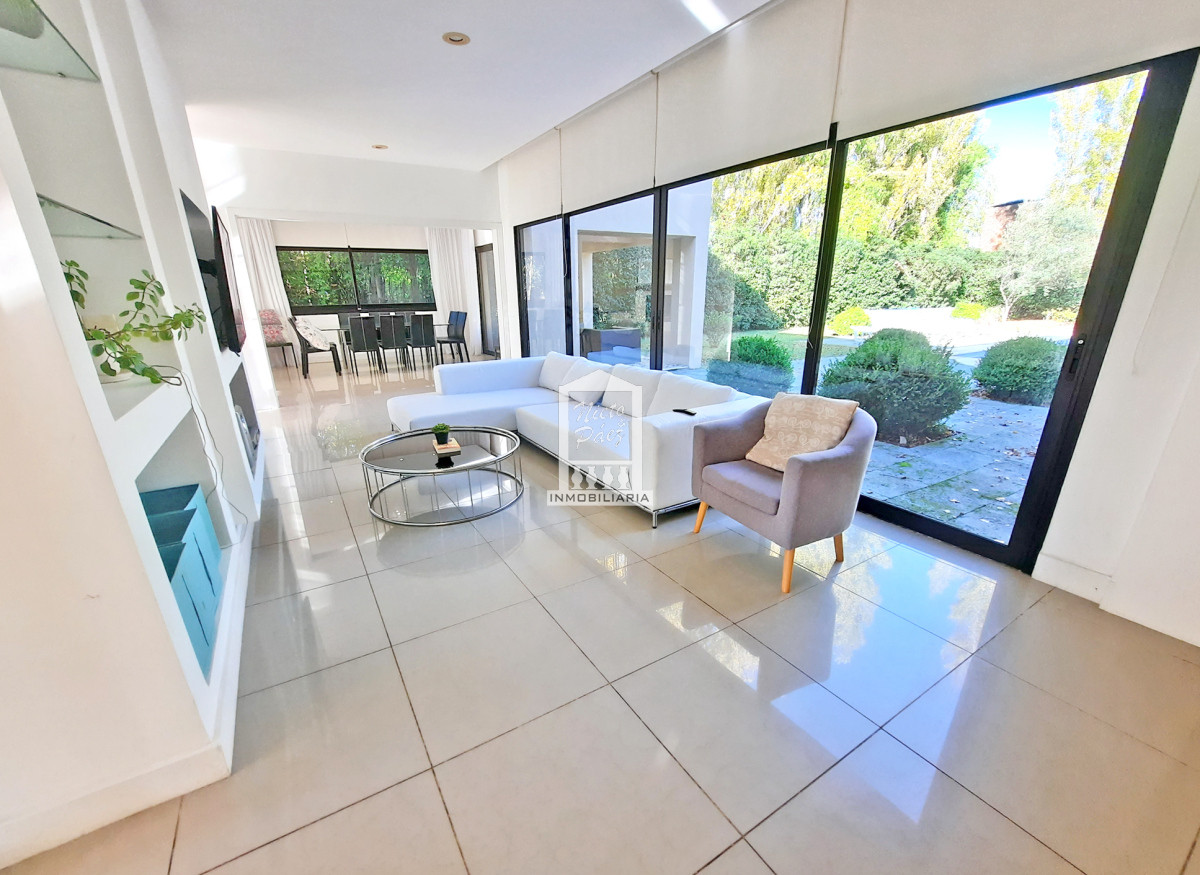 Casa ID.38066 - Barrio privado, 565 m2 construidos, 6 dorm