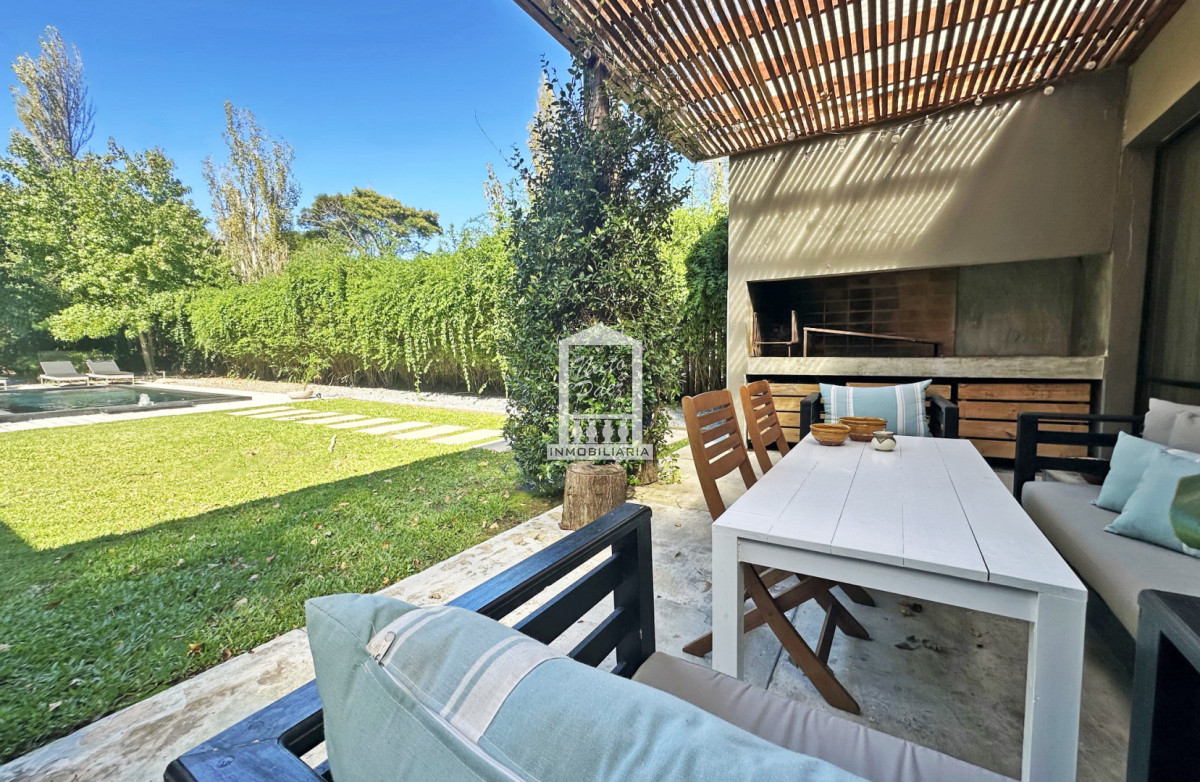 Casa ID.34860 - Barrio Privado, 3 dorm y servicio. Piscina. DVH