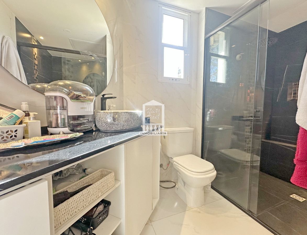 Casa ID.33898 - Barrio Privado. 500 m2 construidos, 1.491 m2 de terreno. Piscina climatizada. Pronta para entrar.