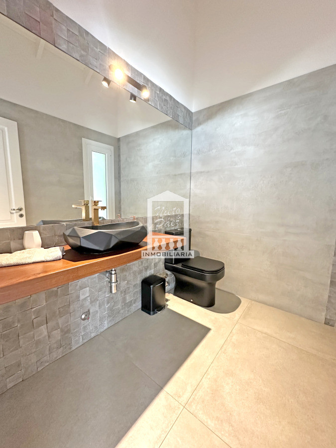 Casa ID.37864 - Mega casa en barrio privado, 662 m2 construidos en 4 lotes.