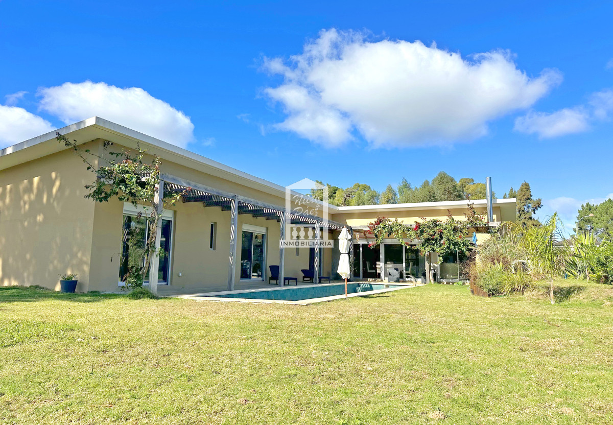Casa ID.39809 - Barrio privado. 3 suites, piscina climatizada. DVH, calefacción central