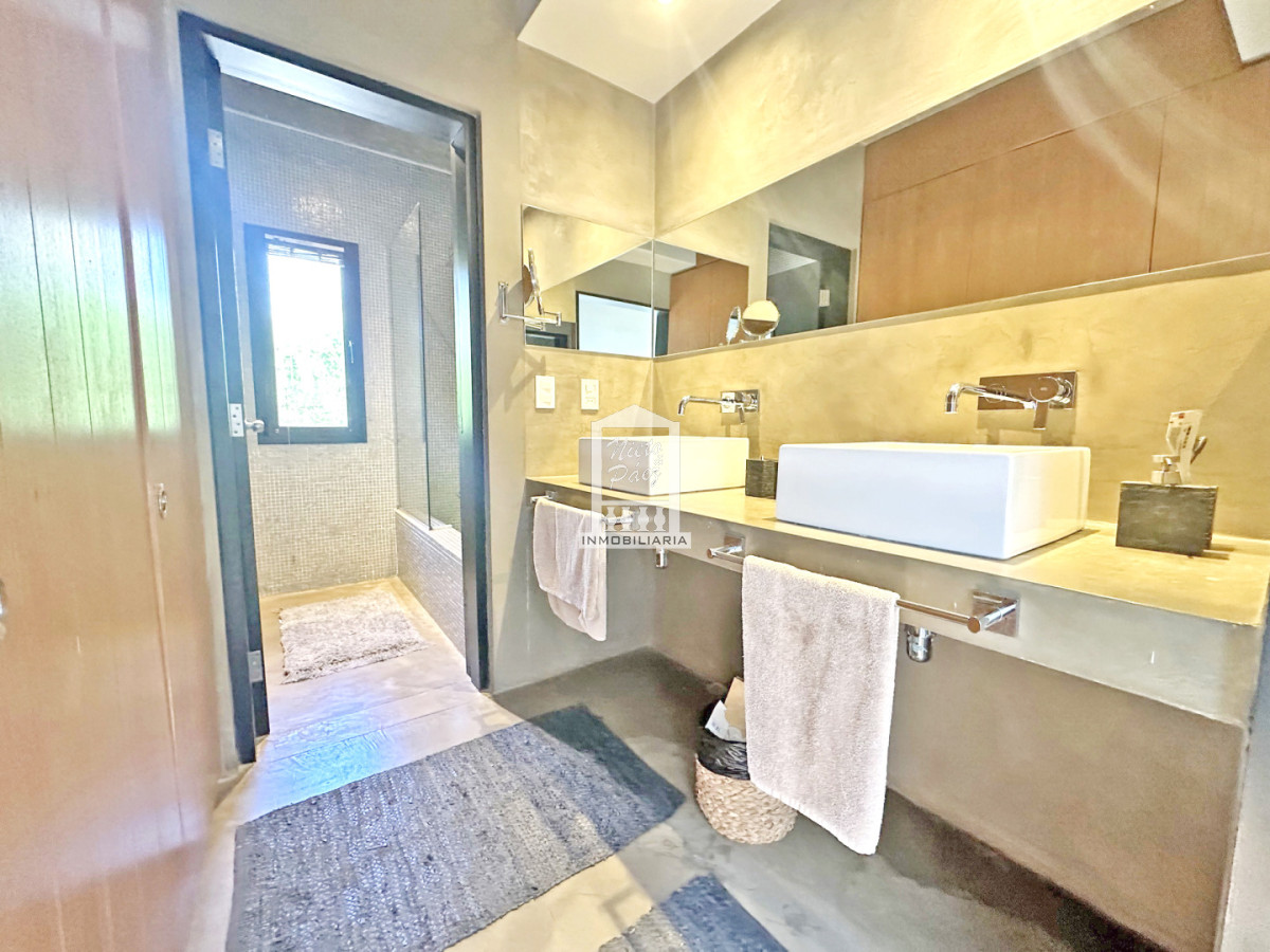 Casa ID.34860 - Barrio Privado, 3 dorm y servicio. Piscina. DVH