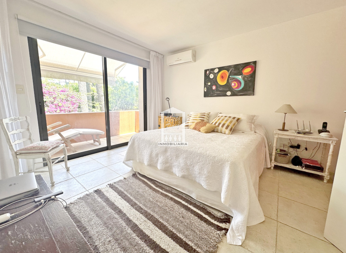 Casa ID.40198 - Exclusivo barrio privado, 3 suites + servicio completo, pileta. Losa radiante