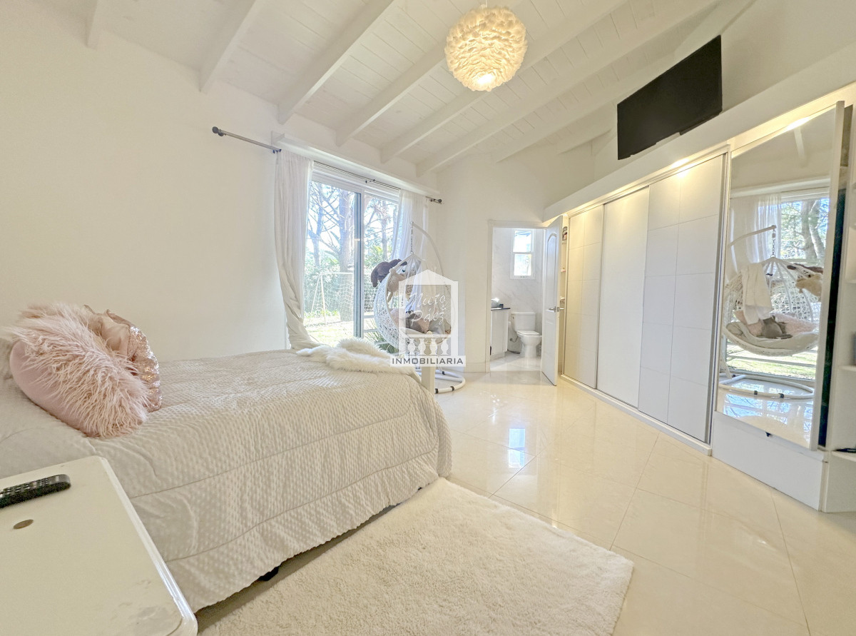 Casa ID.33898 - Barrio Privado. 500 m2 construidos, 1.491 m2 de terreno. Piscina climatizada. Pronta para entrar.