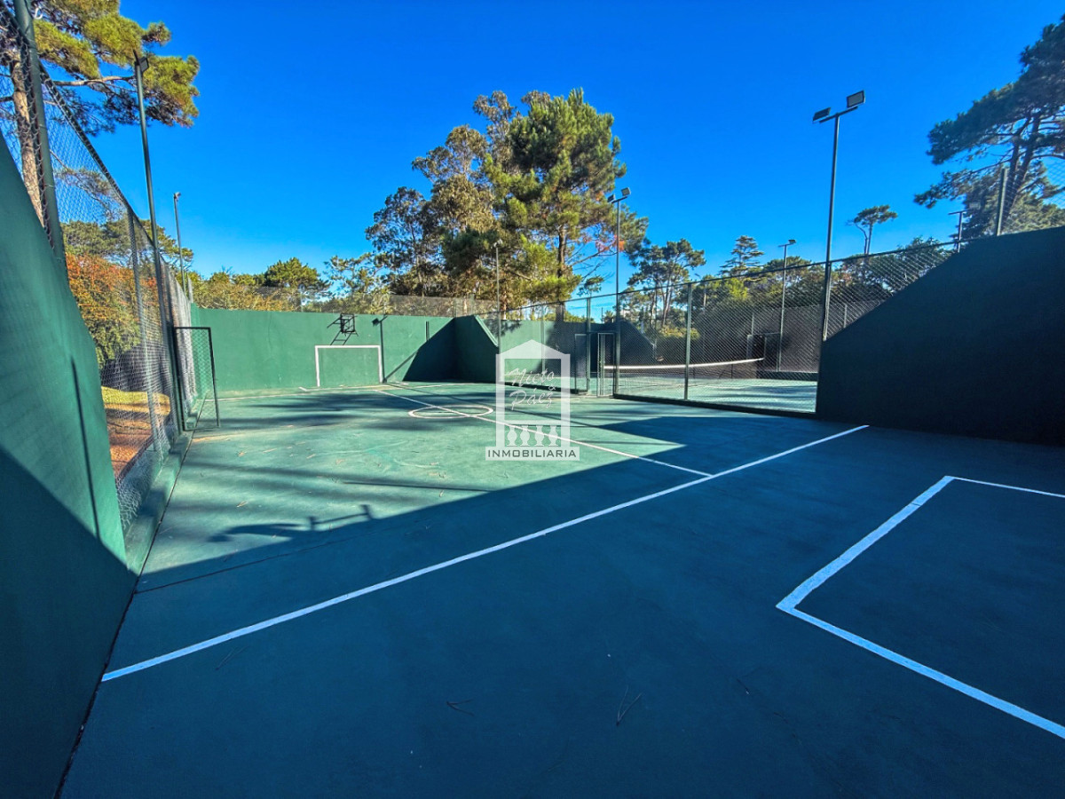 Casa ID.34860 - Barrio Privado, 3 dorm y servicio. Piscina. DVH