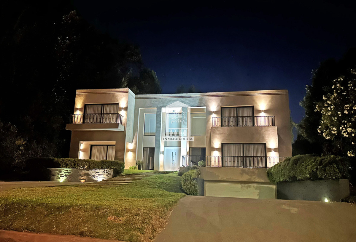 Casa ID.38066 - Barrio privado, 565 m2 construidos, 6 dorm