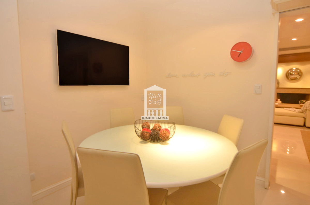 Casa ID.32879 - Playa Mansa, RECICLADA, 485 m2 construidos, 4 dormitorios, piscina climatizada. 2 garajes