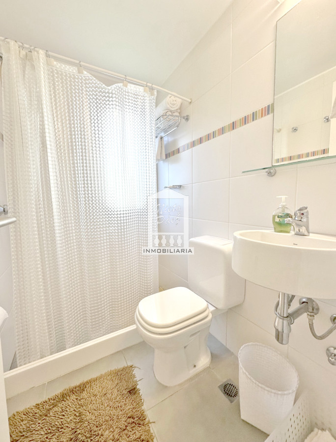 Casa ID.40198 - Exclusivo barrio privado, 3 suites + servicio completo, pileta. Losa radiante