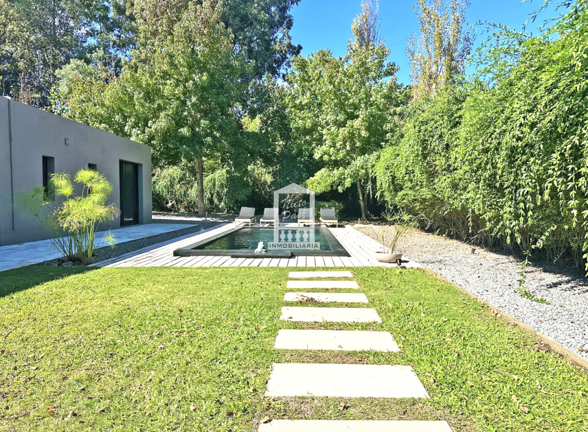 Casa ID.34860 - Barrio Privado, 3 dorm y servicio. Piscina. DVH
