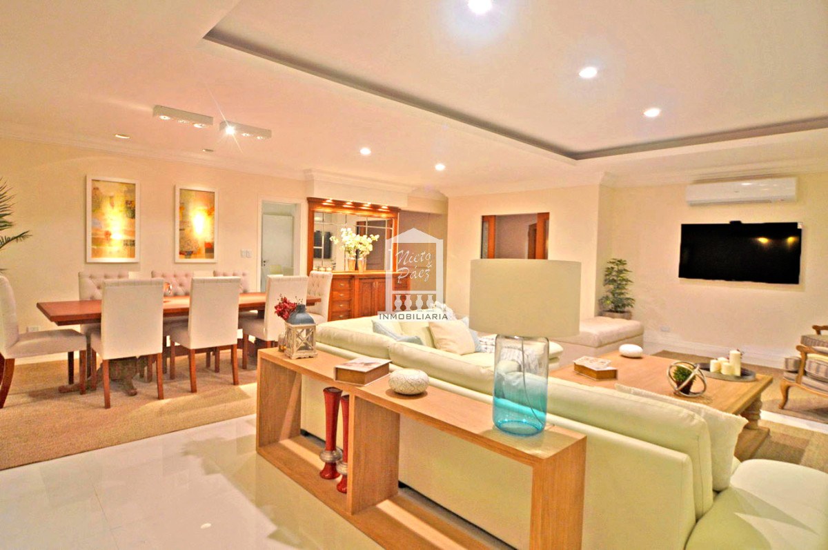 Casa ID.32879 - Playa Mansa, RECICLADA, 485 m2 construidos, 4 dormitorios, piscina climatizada. 2 garajes