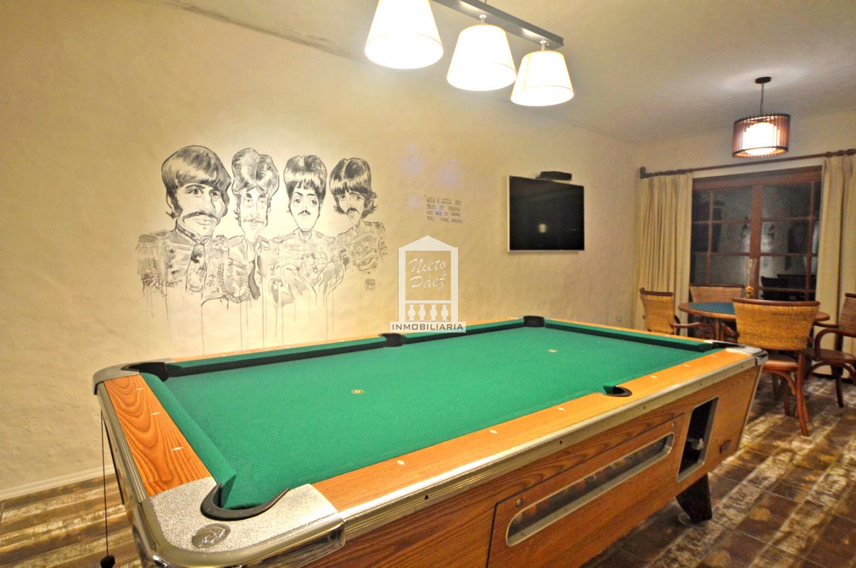 Casa ID.32879 - Playa Mansa, RECICLADA, 485 m2 construidos, 4 dormitorios, piscina climatizada. 2 garajes