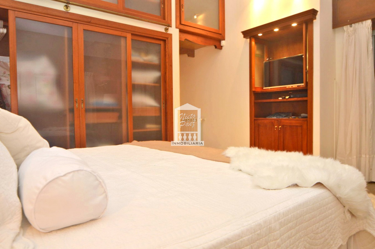 Casa ID.32879 - Playa Mansa, RECICLADA, 485 m2 construidos, 4 dormitorios, piscina climatizada. 2 garajes