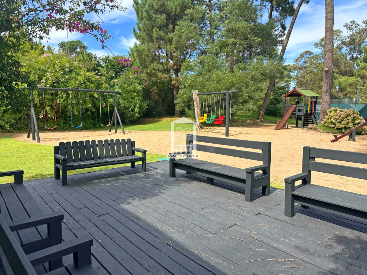 Casa ID.33898 - Barrio Privado. 500 m2 construidos, 1.491 m2 de terreno. Piscina climatizada. Pronta para entrar.