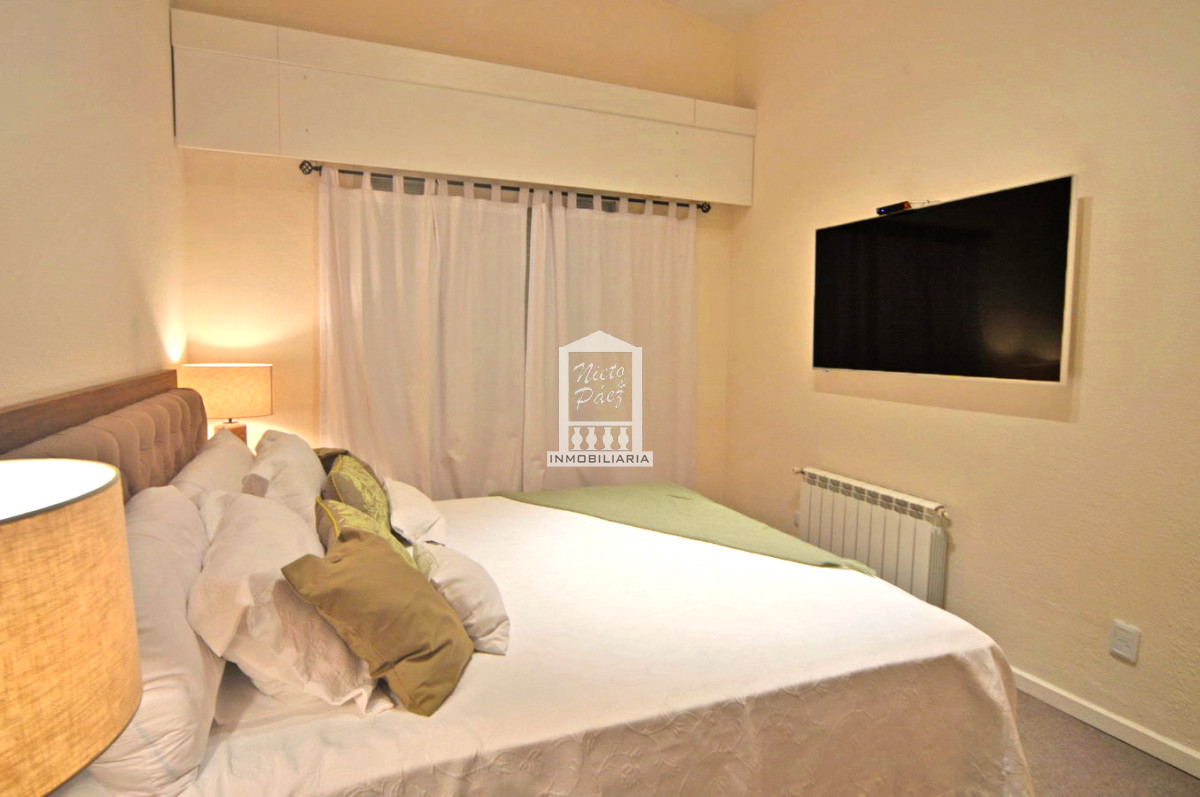 Casa ID.32879 - Playa Mansa, RECICLADA, 485 m2 construidos, 4 dormitorios, piscina climatizada. 2 garajes