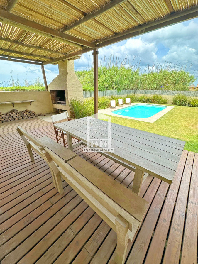 El Chorro, Reciclada. 3 dorm y servicio. Piscina. Vidrios DVH - NYP40104C