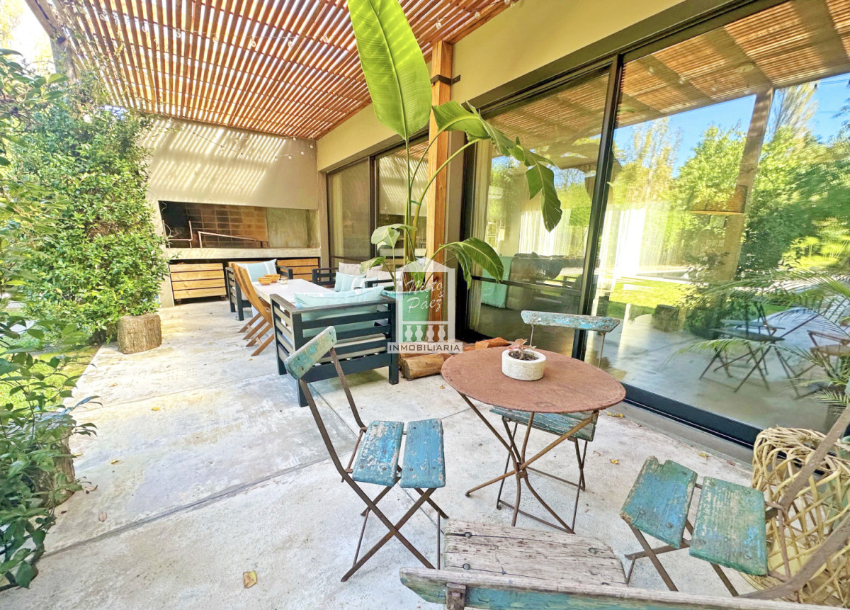 Casa ID.34860 - Barrio Privado, 3 dorm y servicio. Piscina. DVH