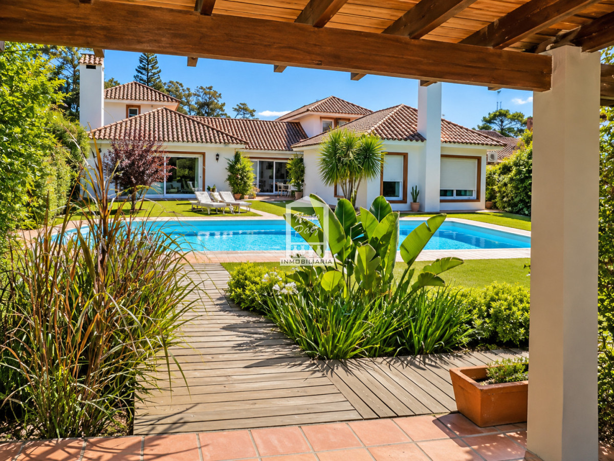 Casa ID.29828 - Espectacular casa, con piscina y gran jardín a 200 metros de playa brava