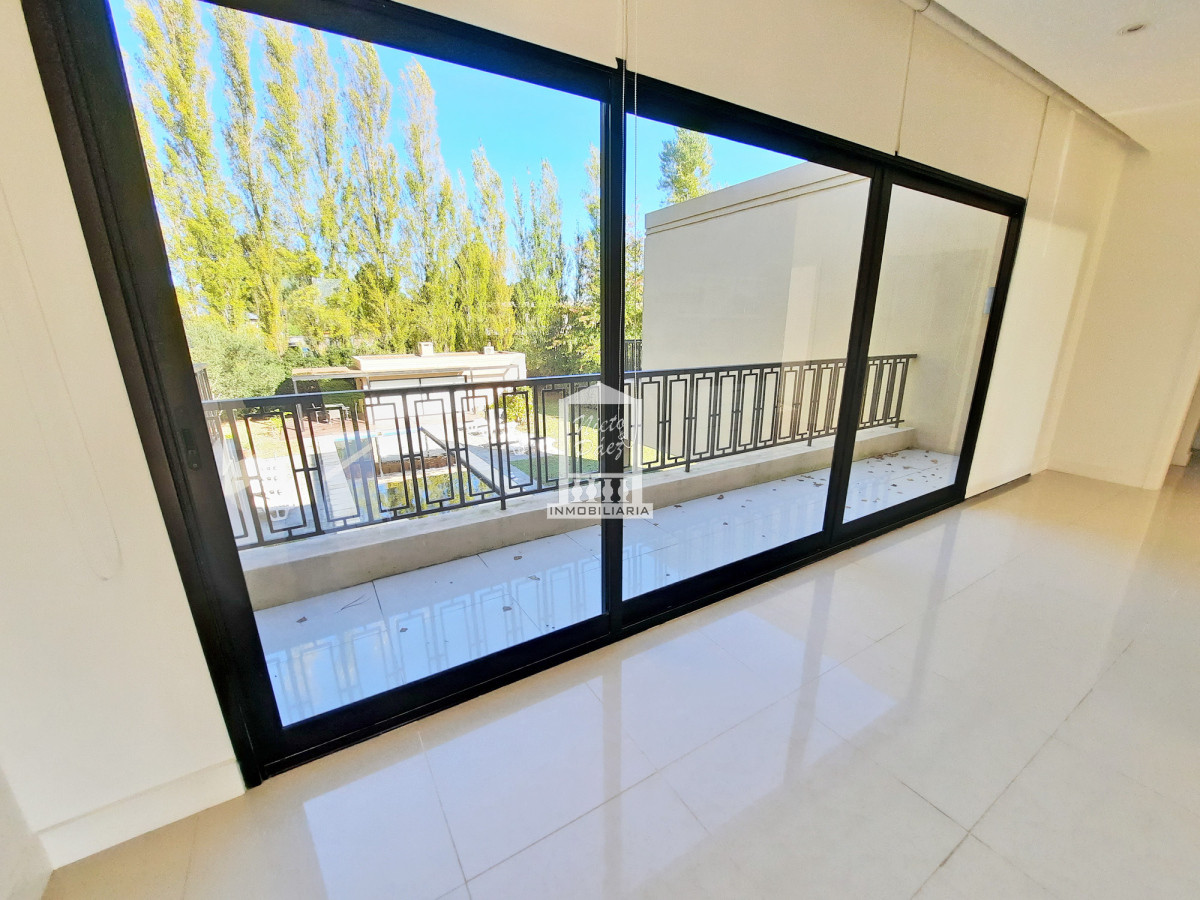 Casa ID.38066 - Barrio privado, 565 m2 construidos, 6 dorm