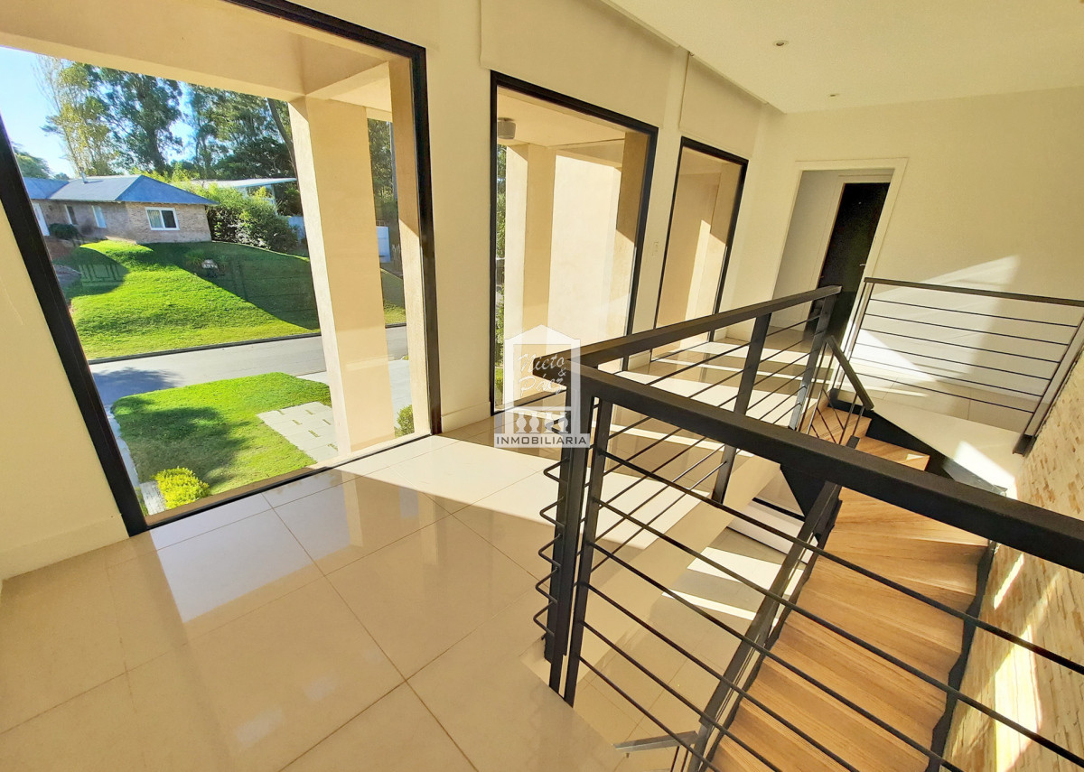 Casa ID.38066 - Barrio privado, 565 m2 construidos, 6 dorm