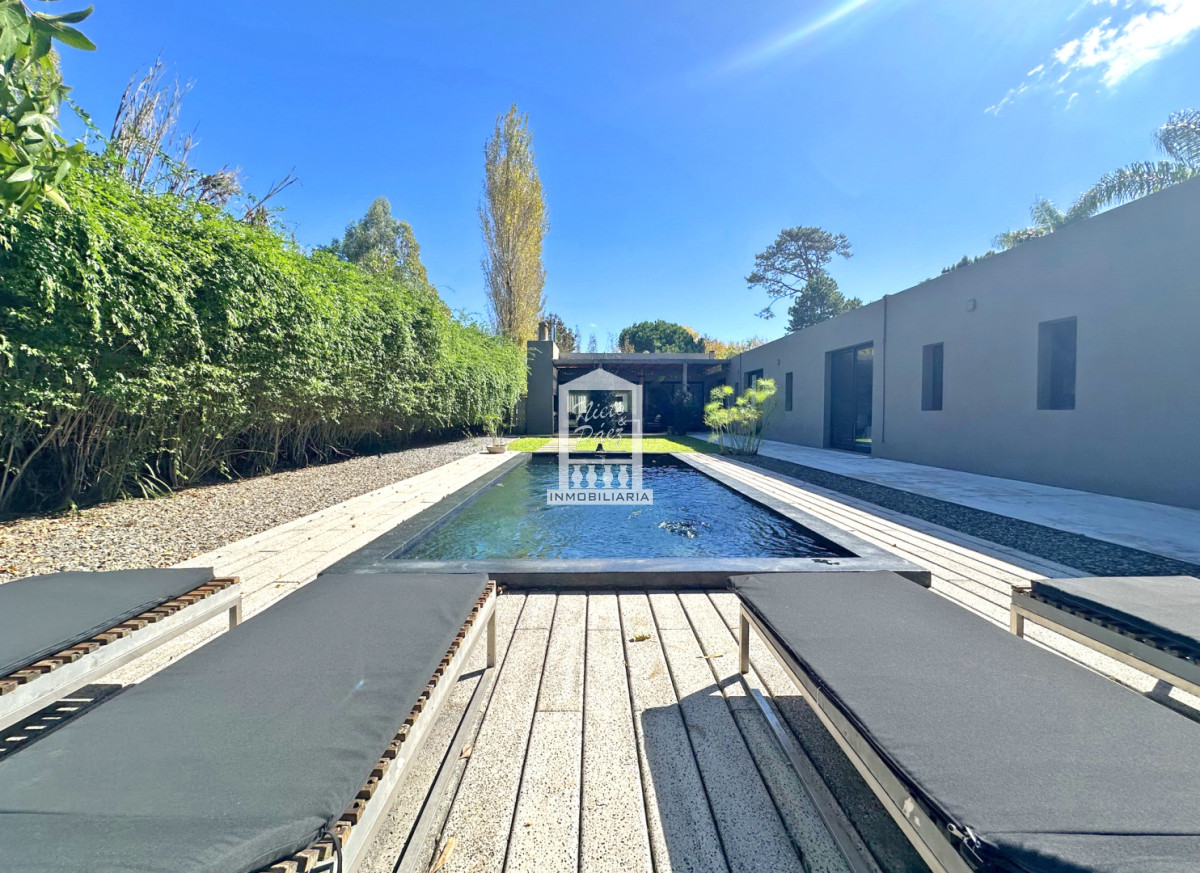 Casa ID.34860 - Barrio Privado, 3 dorm y servicio. Piscina. DVH